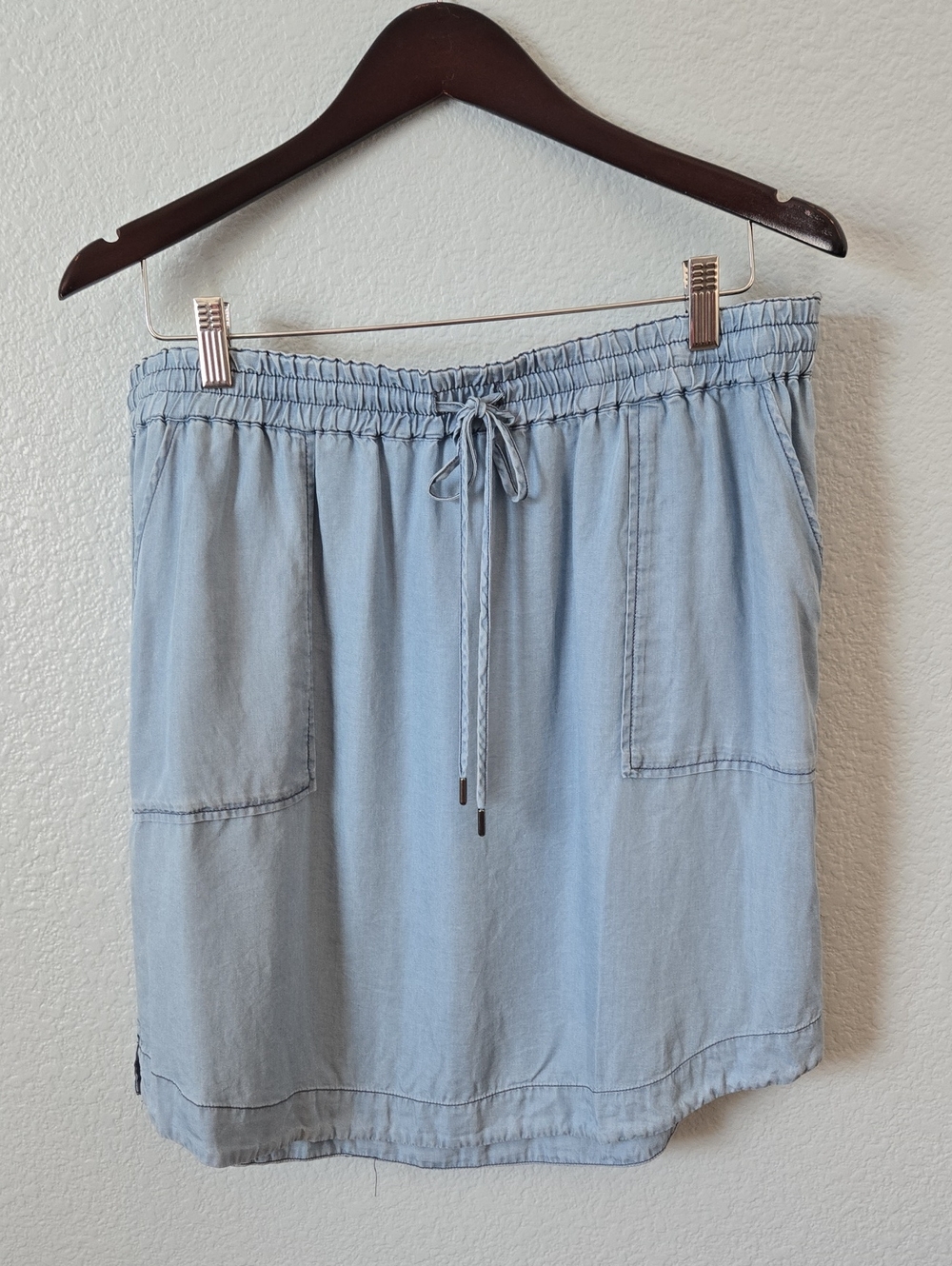 TRIBAL JEANS Light Wash Chambray Drawstring Mini Skirt Rounded Hem Line Sz Large